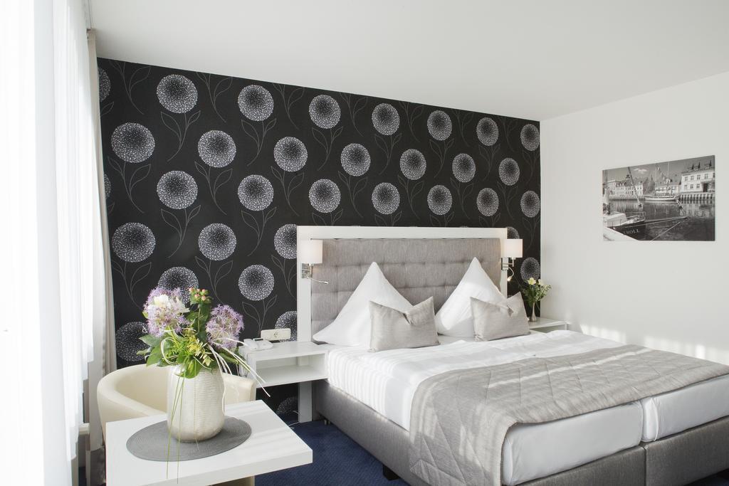 Hafenhotel Pommernyacht Ueckermünde エクステリア 写真
