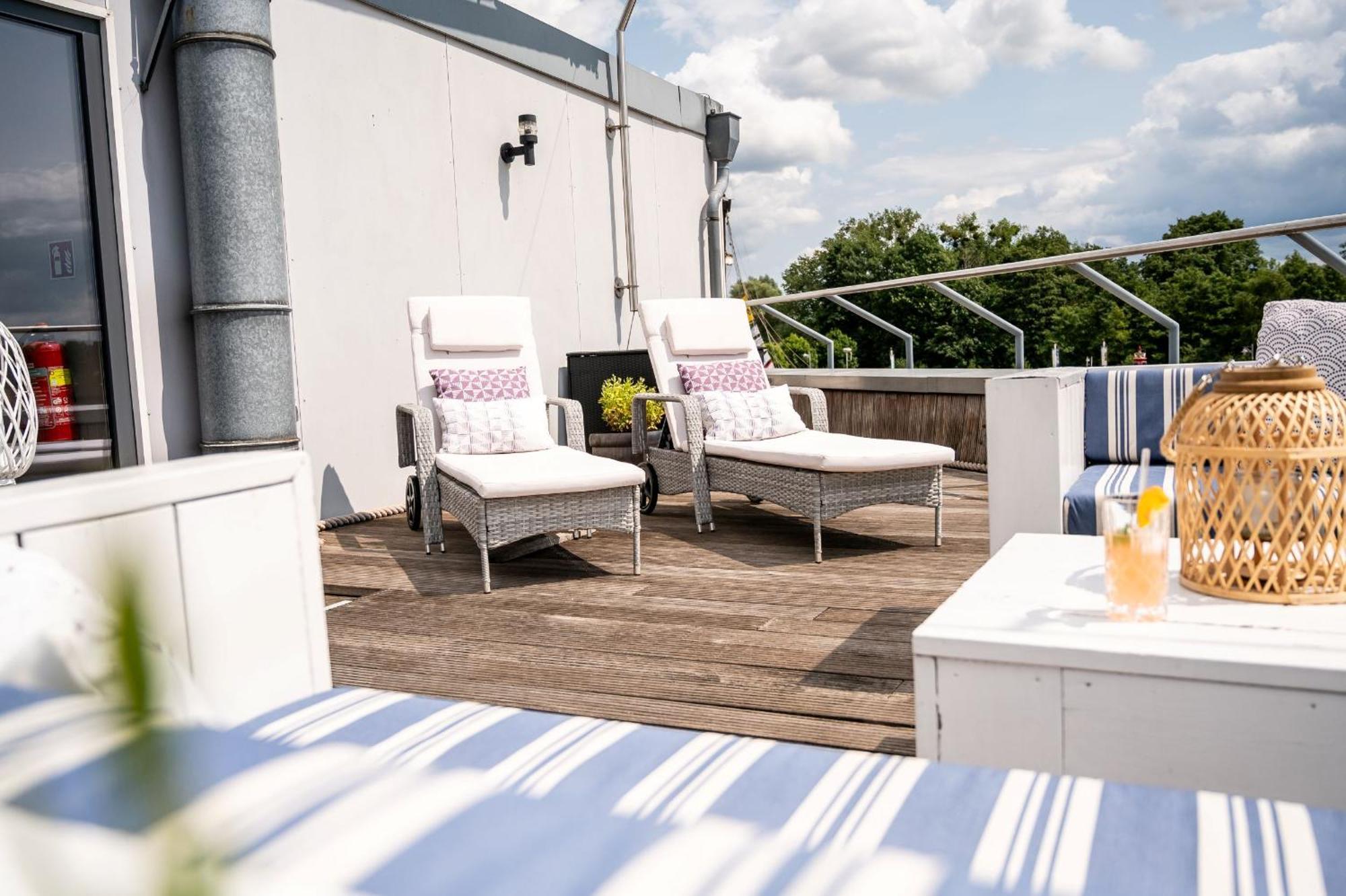 Hafenhotel Pommernyacht Ueckermünde エクステリア 写真