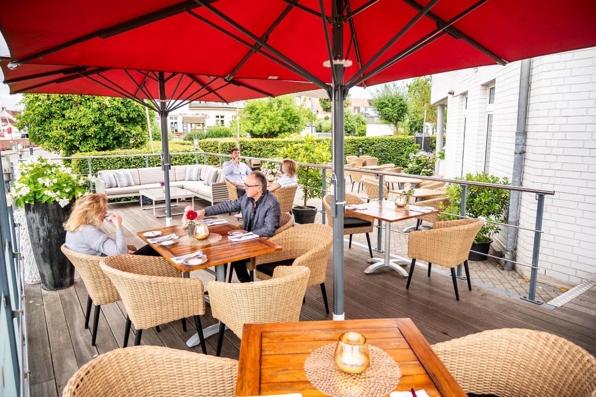 Hafenhotel Pommernyacht Ueckermünde エクステリア 写真