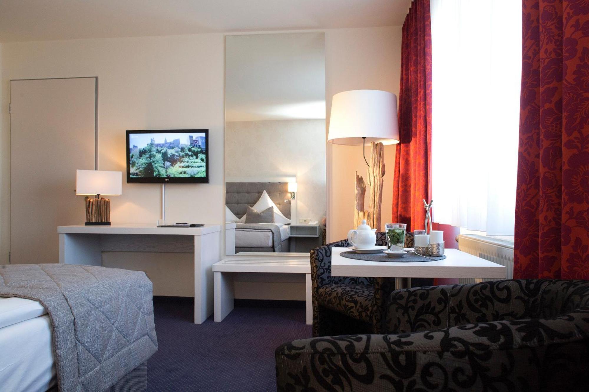 Hafenhotel Pommernyacht Ueckermünde エクステリア 写真