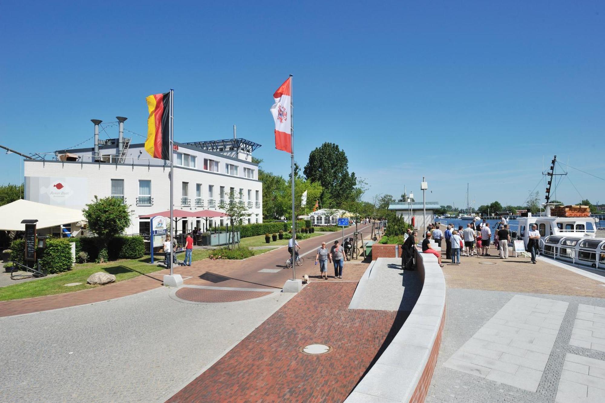 Hafenhotel Pommernyacht Ueckermünde エクステリア 写真