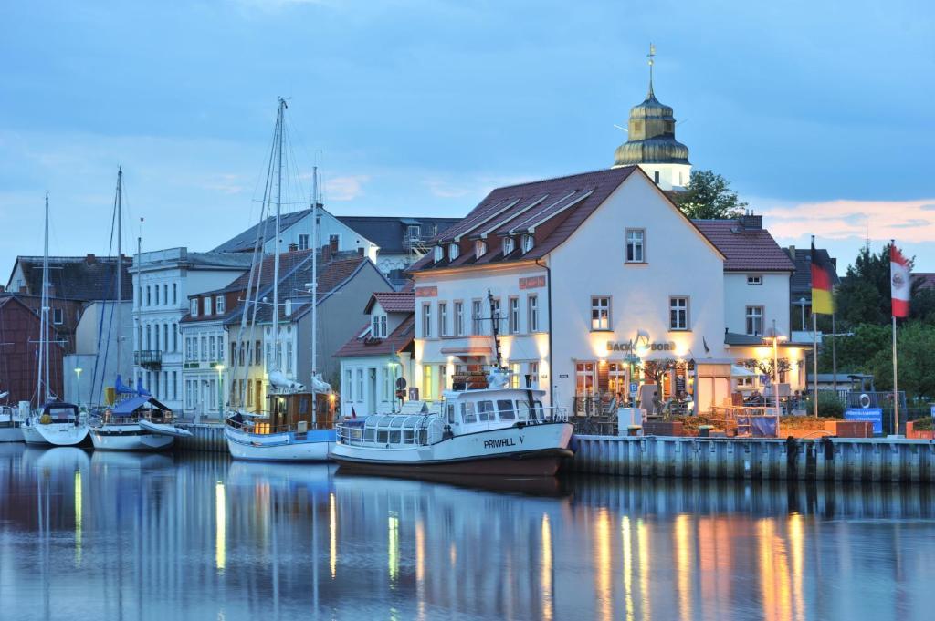 Hafenhotel Pommernyacht Ueckermünde エクステリア 写真